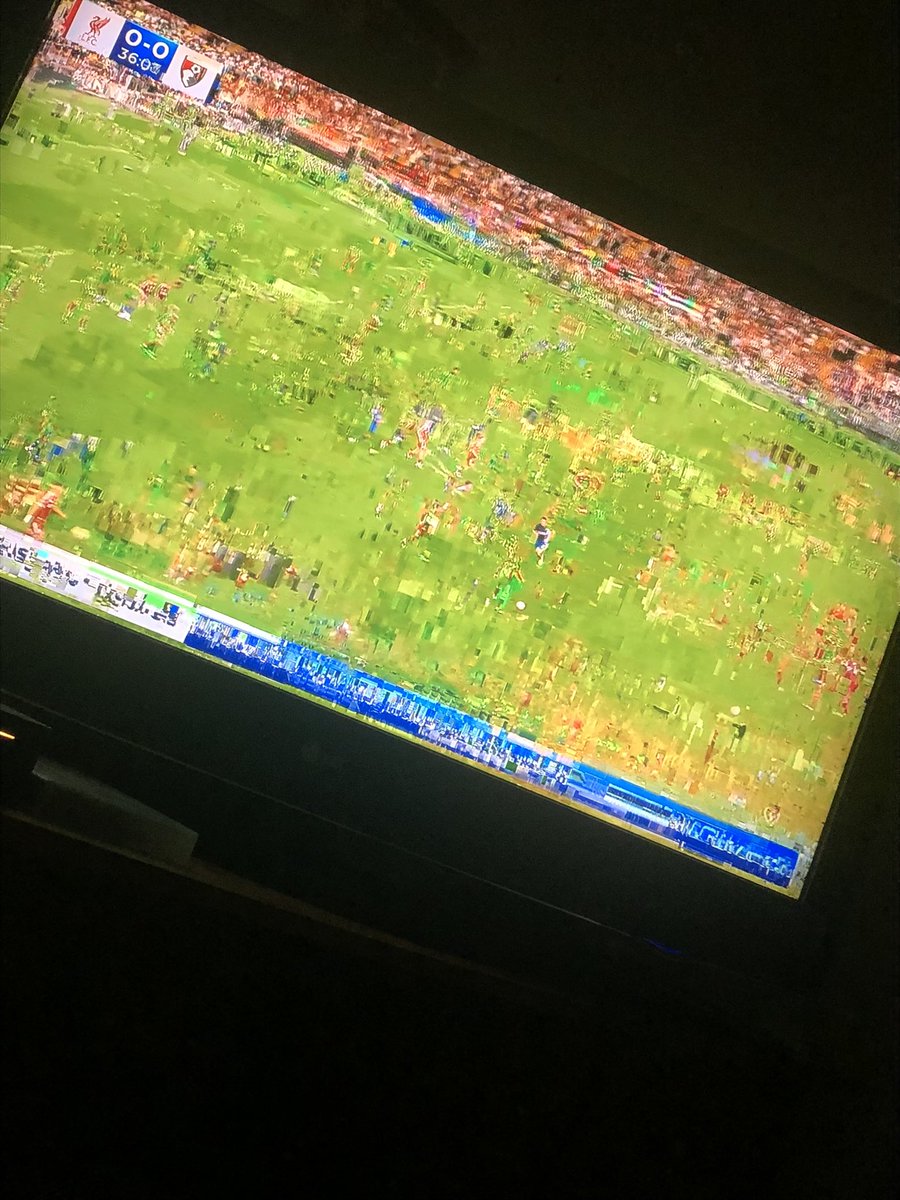 DazColledge's tweet photo. Pictures been like this for about 10 mins now. Is it a Sky Sports issue or Virgin Media ffs? Joke man https://t.co/puTPlZNFYV