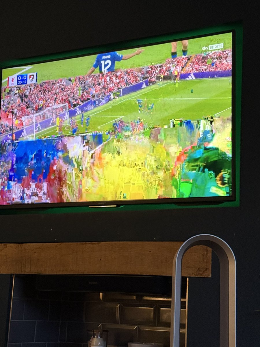 nemo190281's tweet photo. @SkySports you wonder why people illegally stream the football!! Your service on the Liverpool game is dreadful!! https://t.co/R7HaLn0Tk9