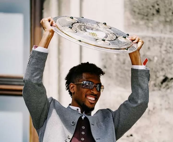 iMiaSanMia's tweet photo. Kingsley Coman at FC Bayern 

339 games 
72 goals 
71 assists 
21 trophies 

Merci pour tout, King! 🔴⚪🇫🇷 https://t.co/fDJIA9q1b9