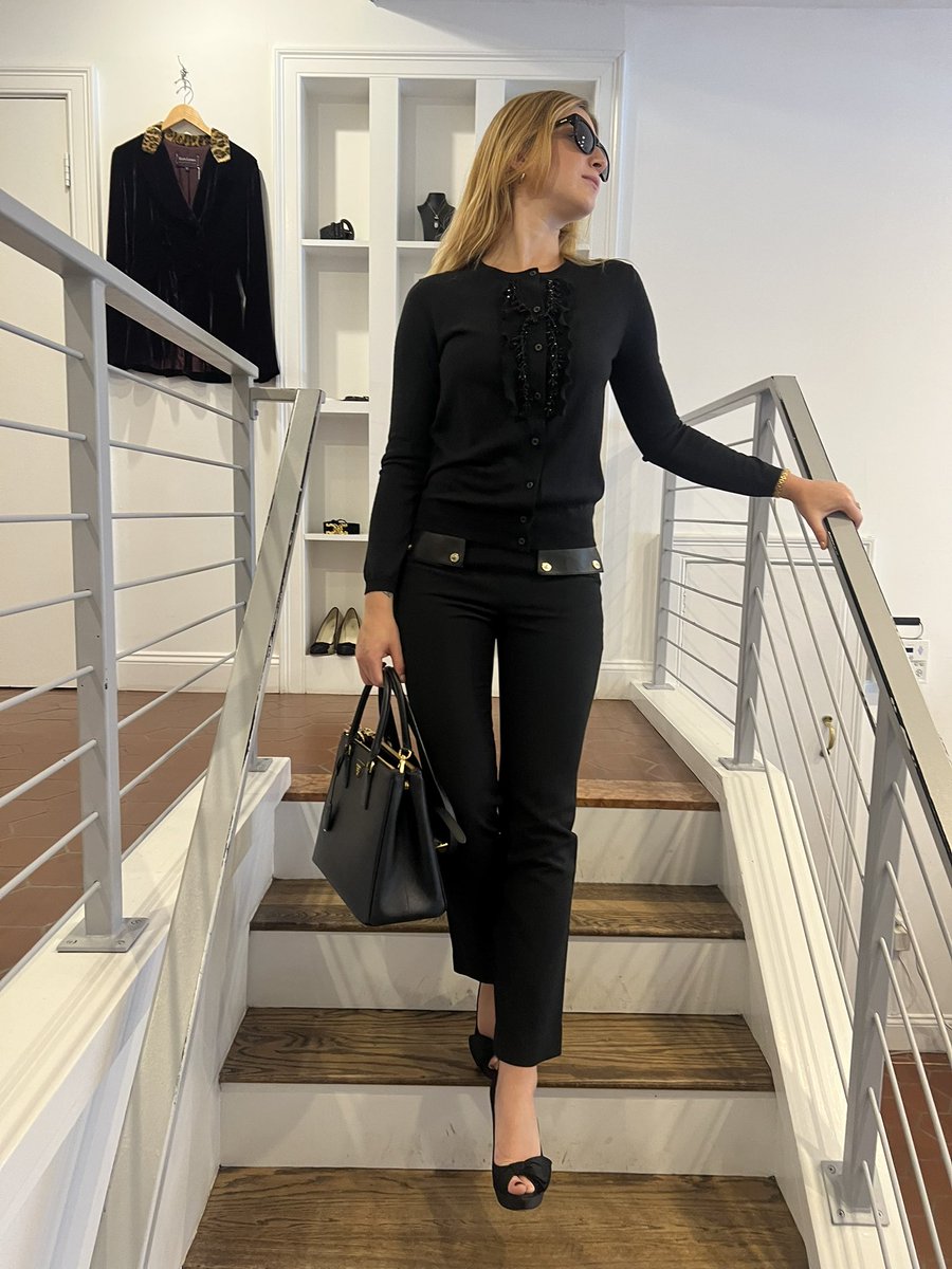 vintagetastebos's tweet image. Ava is looking cool in this Prada cardigan, Prada Galleria Saffiano bag &amp;amp; Prada heels, styled with Cartier sunglasses &amp;amp; Gucci pants. Find this look and more at Vintage Taste! 

Click our website Product page for designers, sizes &amp;amp; prices. 

#womensconsignment #menconsignment