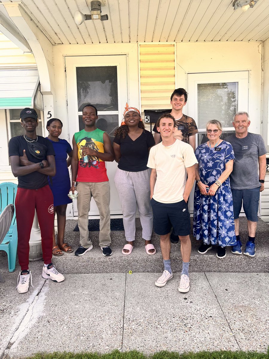 Helping hands 🤝

Moustafa Tiea and Evan Beeler spent this afternoon helping The Church of Latter-day Saints move a family here in Ottumwa!