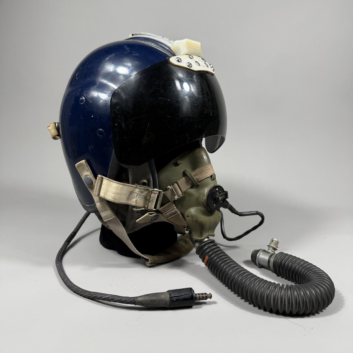 ExpeditionAntiq's tweet photo. Original Bush War Rhodesian Air Force MK1A Helmet with G-Type Flying Cap and H-Type Oxygen Mask

Available now https://t.co/lmiiGNNTzl Updates every Friday at 12pm Eastern Standard Time! Sign up for our newsletter and SMS list on our website to stay up to date on all the latest! https://t.co/YCvFeZnCZ8