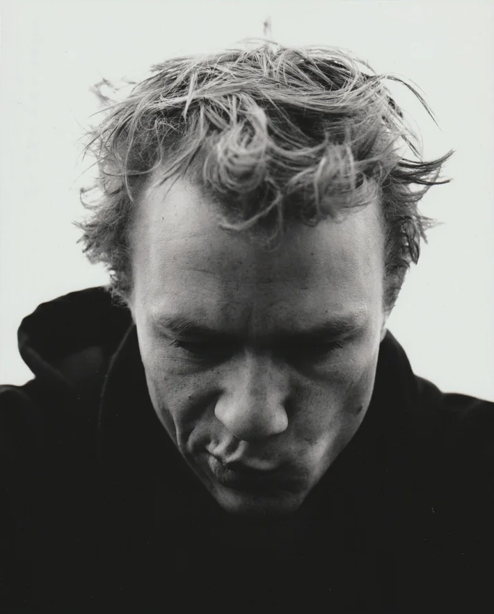 ElenaVitaH's tweet photo. Heath Ledger photographed by Jake Chessum, 2004. #HeathLedger #JakeChessum https://t.co/vwhYs1RHMt