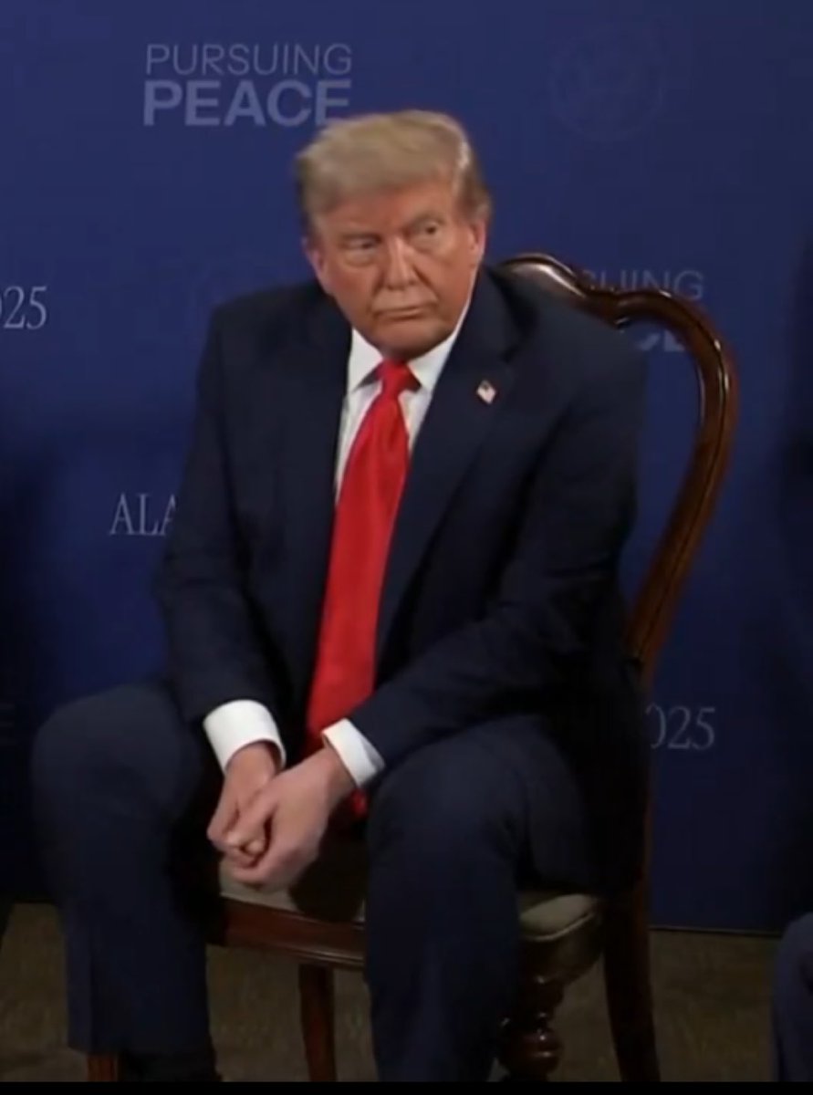 LucasSa56947288's tweet photo. What is Donald Trump thinking right now? https://t.co/vZjbnKT6OF