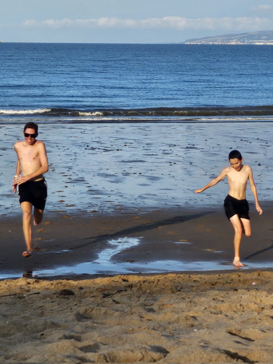 zoemufc's tweet image. Team Roberts out and about in Llandudno and Colwyn Bay ☀️🏖 @SteHolywell @Rhysbach09 @Olliebach12