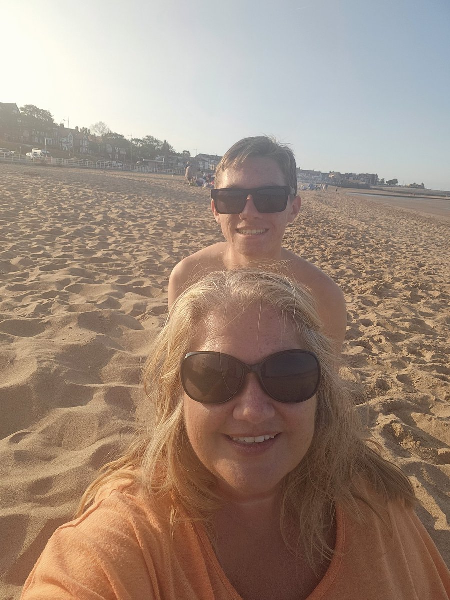 zoemufc's tweet image. Team Roberts out and about in Llandudno and Colwyn Bay ☀️🏖 @SteHolywell @Rhysbach09 @Olliebach12