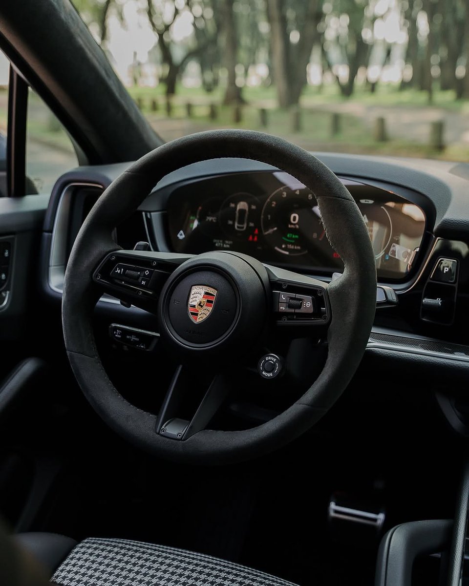 nocarcontext's tweet photo. Porsche Cayenne S Coupé E‑Hybrid 🩶🩶 https://t.co/QqFPzh9p60