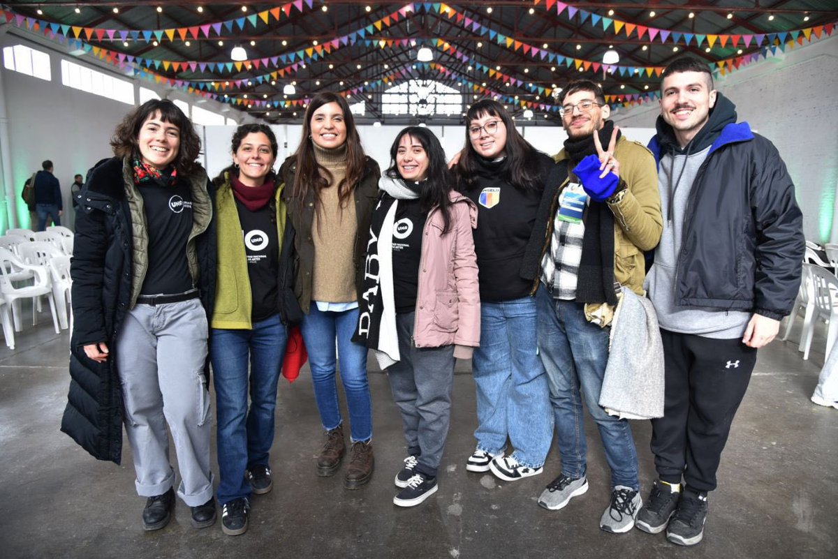 danyvilar's tweet photo. Estuvimos con @fsusbielles y +250 jóvenes en Bahía Blanca en el segundo día de LCOY: el Encuentro Federal Ambiental de Juventudes, espacio clave para la discusión ambiental regional. Este año, de cara al mar 🌎🌊

Nos llena de orgullo ver tanta juventud comprometida con pensar y transformar la realidad de sus territorios 🙌🏾