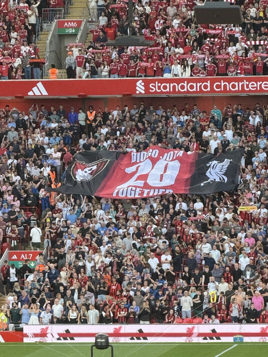 LFCVine's tweet photo. Respect to Bournemouth fans.👏 https://t.co/0xNboponQL