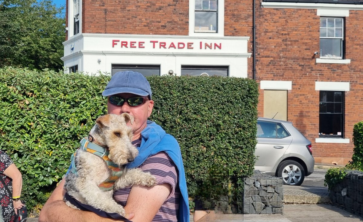 Hey, Tonwen, <a href="/Mthr_Carol/">Carol Barrett Ford</a> look where I've spent a pleasant afternoon! Recognise it? 🍺
- Flora 🐾