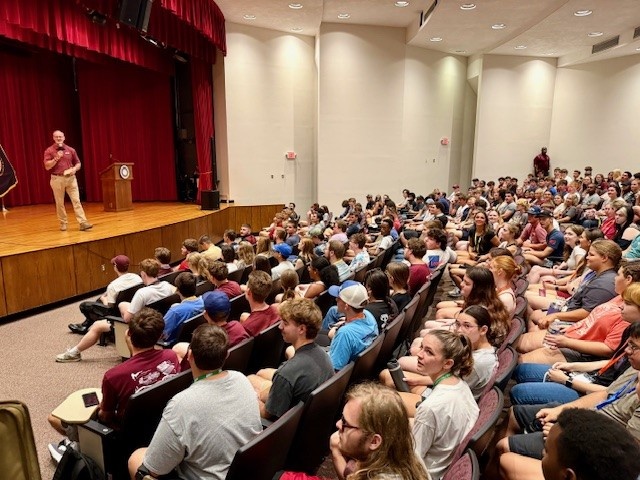 EKUCJS's tweet image. Big E Welcome is in full swing!  
From the Welcome Walk to the College Open House, we&apos;re excited for all of our new students to be on campus!