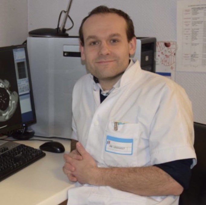 🕊️ 🇫🇷 Hier, il aurait eu 44 ans, il y a deux ans, le 10 mai 2022, Alban Gervaise, âgé de 41 ans, a été poignardé à dix reprises et égorgé devant ses enfants de 3 et 7 ans par Mohammed L. alors qu'il venait les récupérer à l'école catholique dans le quartier du Merlan. 

Ce