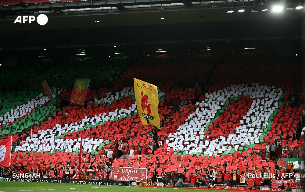 Liverpool honoured Diogo Jota on Friday with a series of tributes as the Premier League season got off to an emotional start at Anfield
#AFPSports 
u.afp.com/SQNj