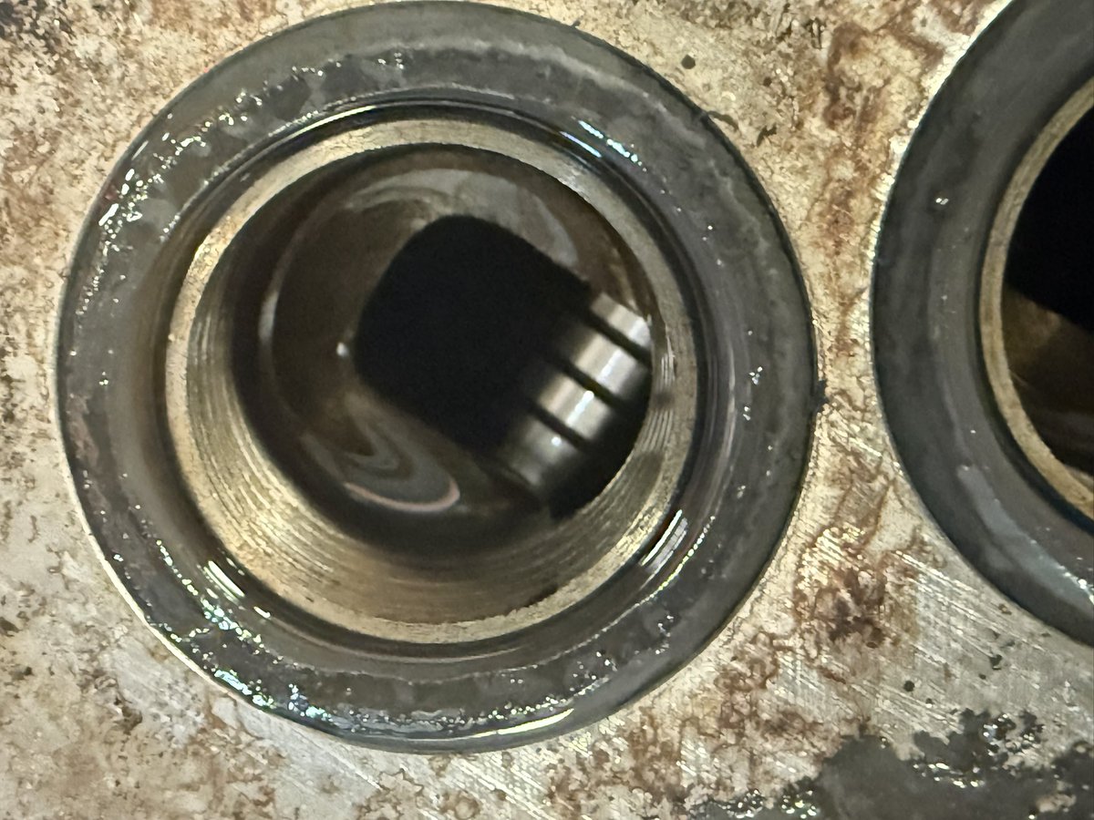 Valve chest out of digger today, lot of work but, good to know it’s just a buggered o ring