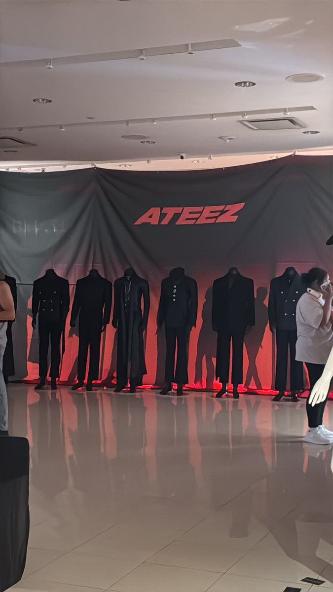 thedanieringo's tweet photo. good day to be atiny🔥🔥 #ATEEZ #ATEEZpopup #inyourfantasypopup https://t.co/f0kCYvB6YN