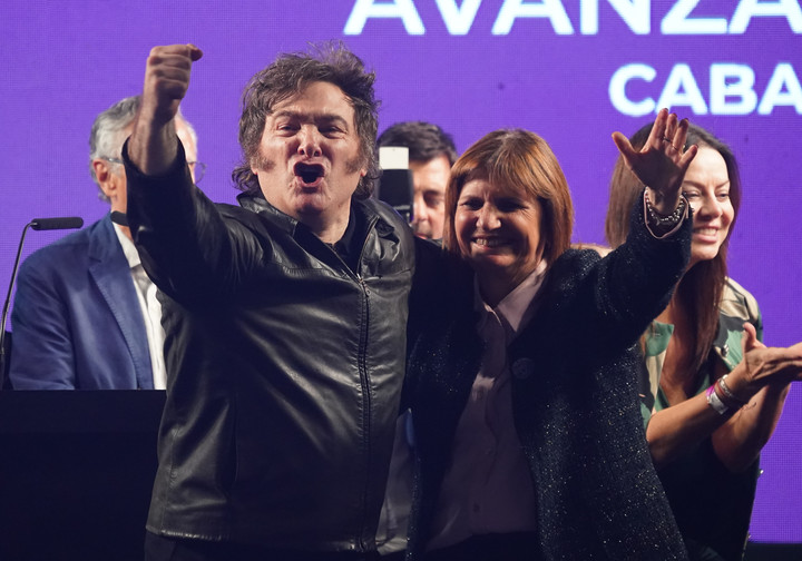 Un nuevo desafío <a href="/PatoBullrich/">Patricia Bullrich</a> Y van! Esta vez en el Senado p defender los valores de la Nación q estamos forjando juntos con <a href="/JMilei/">Javier Milei</a>: orden público, libertad económica y progreso, las bases y valores de nuestros padres fundadores, los q hicieron de 🇦🇷 una potencia internacional