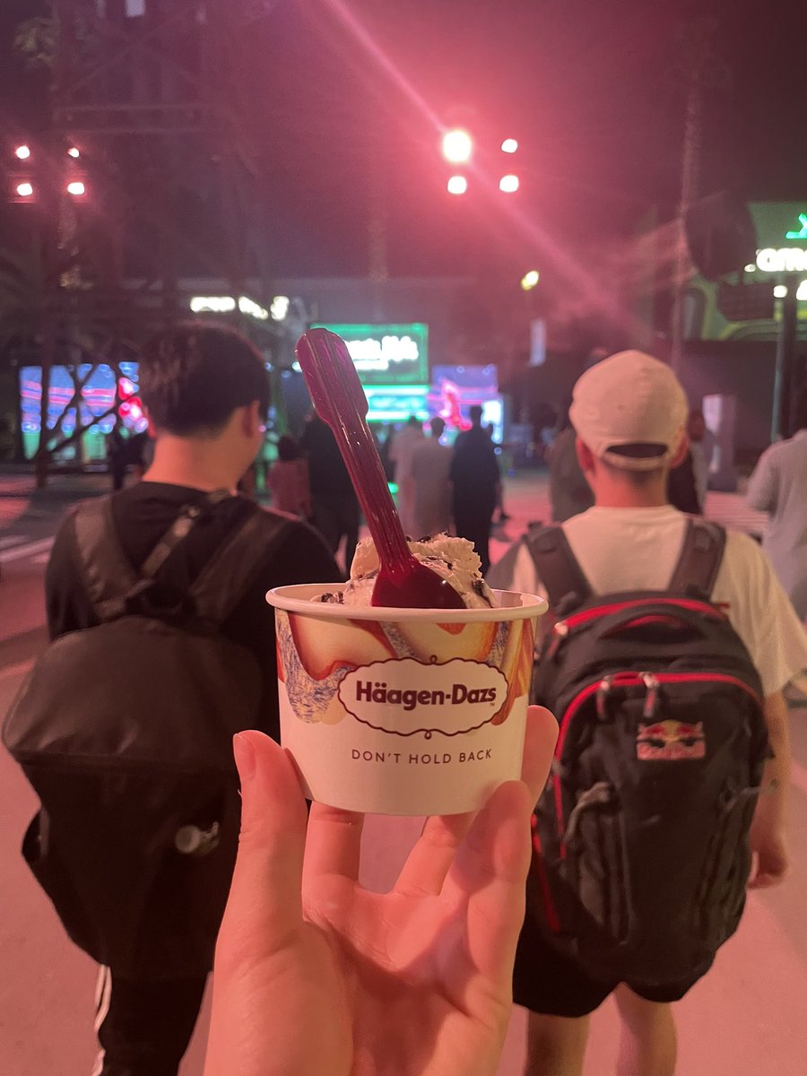 ガチさんが全員分奢ってくれた！！
クッキー&amp;クリームは満足感が素晴らしいど