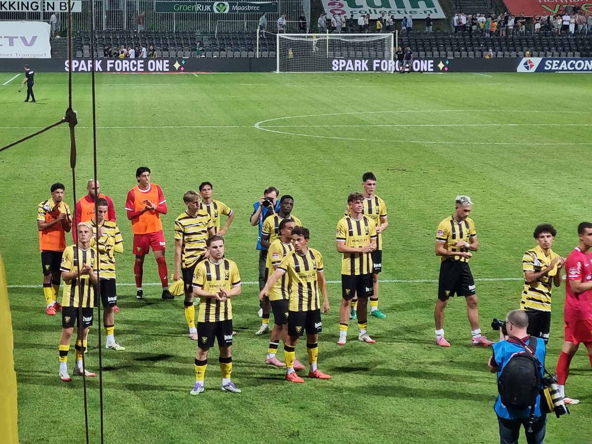 Einde in De Koel. VVV verliest de eerste thuiswedstrijd van het seizoen met 0-2 van Jong PSV. Volgens inmiddels traditie is een beloftenelftal opnieuw te sterk. Met dank aan gebrek aan scorend vermogen en onwil van de trainer om een extra spits in te brengen. #vvvjps #lammersout