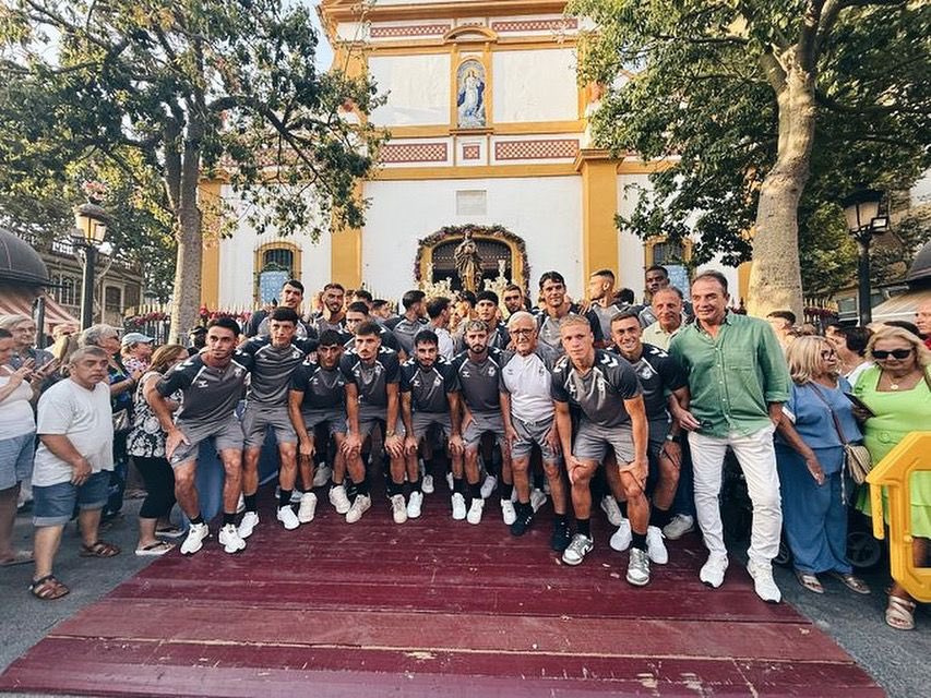 FSB1912's tweet photo. 🩵 Que la Inmaculada Concepción, patrona y madre de La Línea, derrame su gracia sobre nuestra Real Balompédica Linense en este nuevo caminar.

Se recupera, tras demasiados años de ausencia, un acto profundamente sentido por nuestro pueblo… (sigue) https://t.co/mSuNNmhNBf