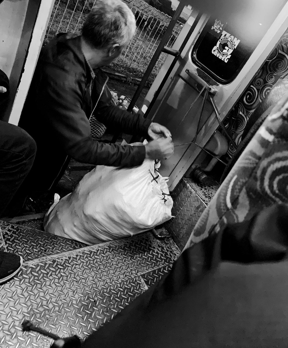 Naik angkutan umum di daerah itu asik nya bisa ngobrol2 sama bapak/ibu yang ingin jual hasil kebun mereka di pasar2 tradisional