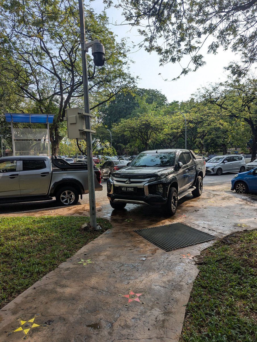 twitjig's tweet photo. Kita marah bila tax naik, tapi duit tax habis nk repair facilities yang rosak.

Okey exaggerating, but yes some. https://t.co/zGgGZ0Au3z