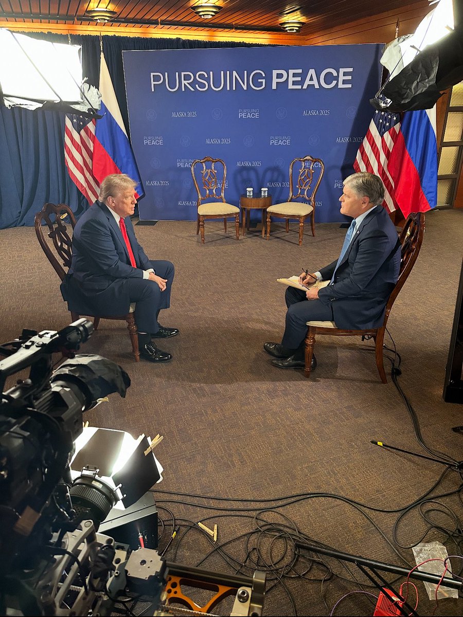 seanhannity's tweet photo. Behind the Scenes: Hannity sat down with President Trump to discuss his meeting with Vladimir Putin https://t.co/T27L2bLGBI