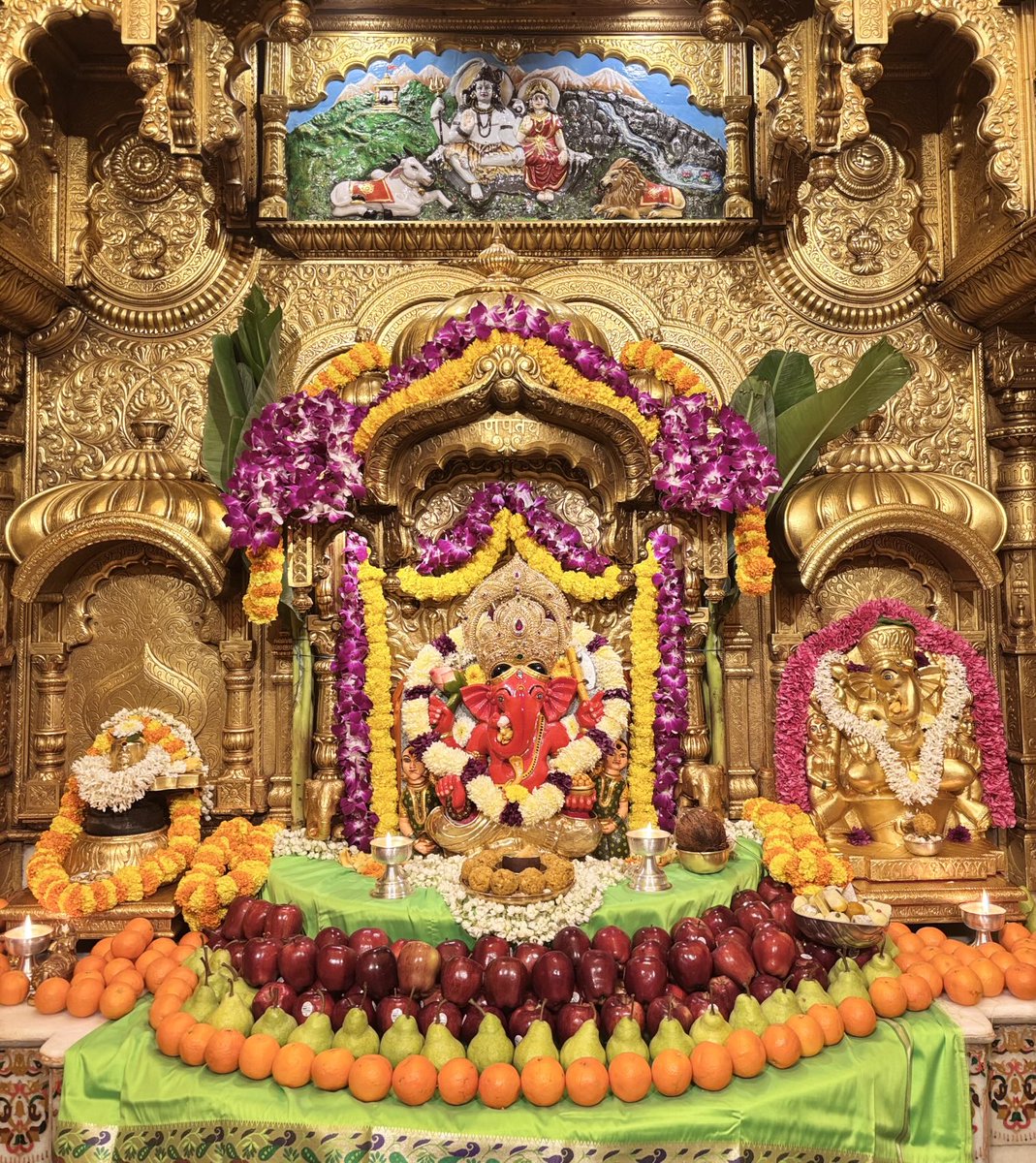🌺 वक्रतुण्ड महाकाय सूर्यकोटि समप्रभ।🌺
🌺 निर्विघ्नं कुरु मे देव सर्वकार्येषु सर्वदा॥🌺