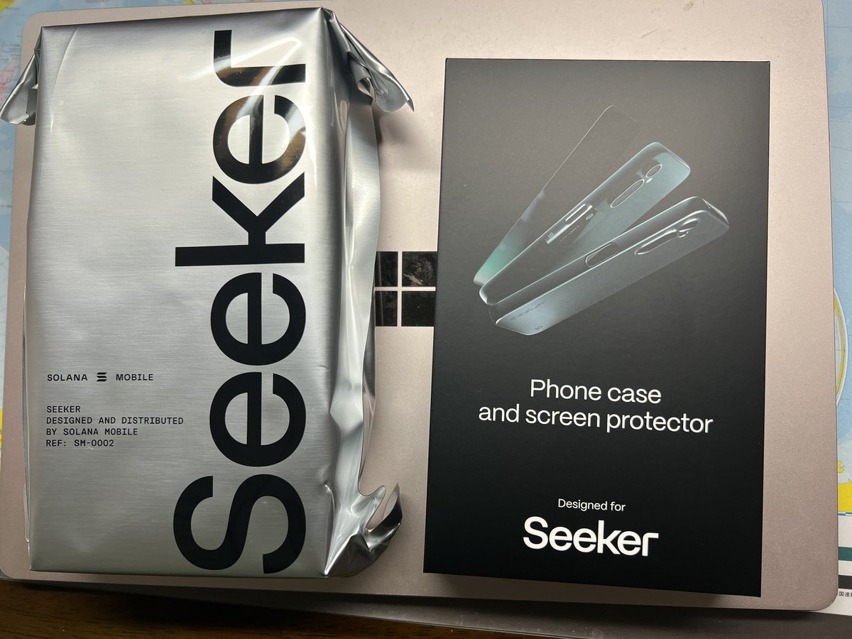 Solana Seeker
届いた。
ケースとフィルム付きなので早速組み立てる。