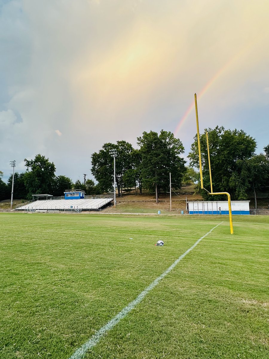 Outlaw20x's tweet image. @TMobile this is your sign!! @dierksoutlaws1 needs that #FN5GL #sweepstakes money!! Storm left a rainbow over the football field!! Beautiful!! @fieldskim21 @r_reid365 @Toadthumpr @Harrisonmom25 @TedfordKara