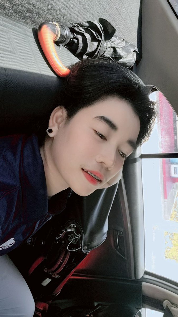☕ "กาแฟช่วยให้ตาสว่าง…แต่เงินเธอช่วยให้ใจสว่างกว่า"