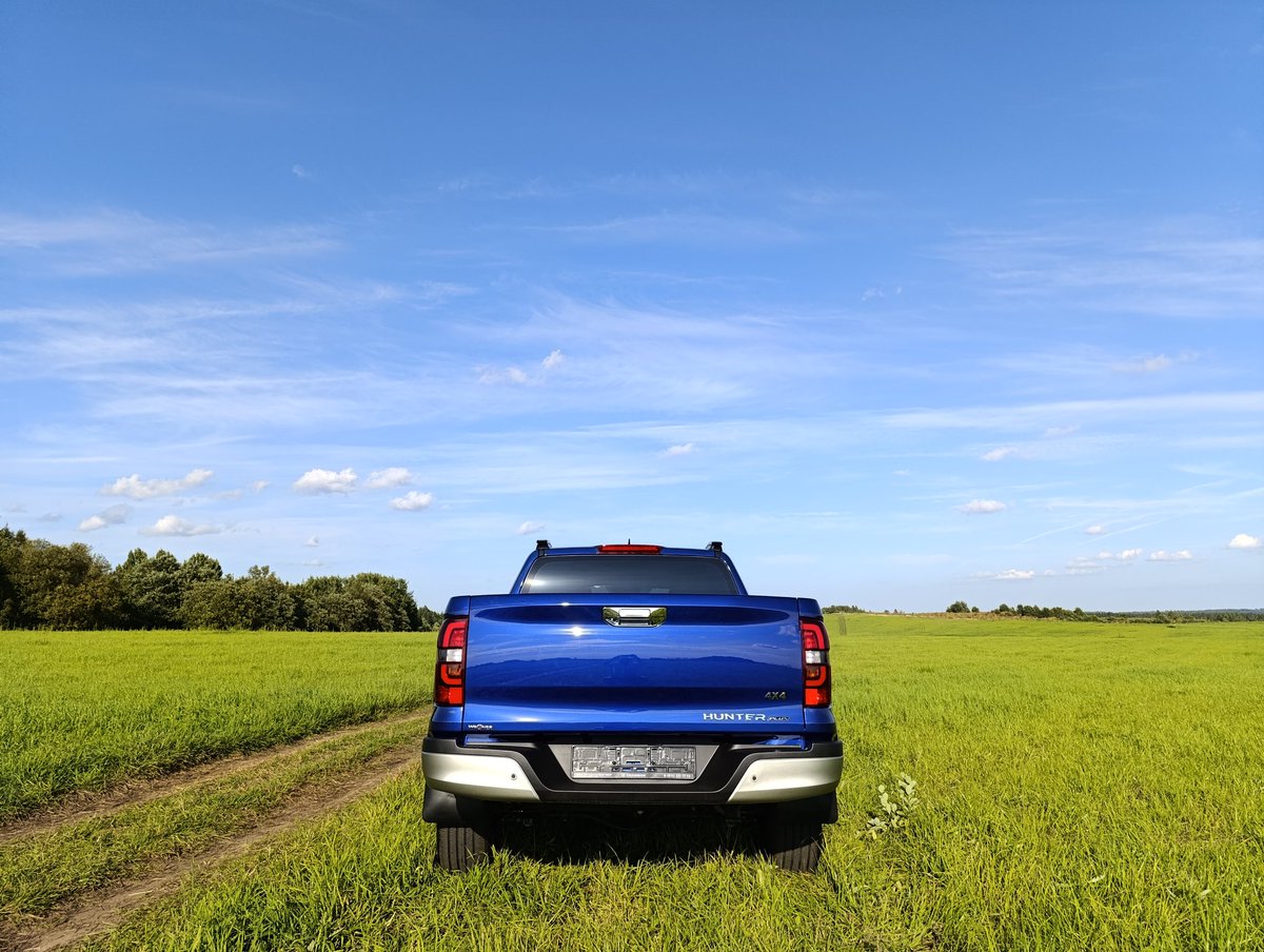 sobakaFD's tweet photo. Today, Wolf @WolfForest91 and I bought a new truck. It's a Chinese car, Changan Hanter, 2.0 L. Turbo, 226 hp, 390 Nm, 8-speed automatic ZF, 4x4 AWD Borg Worner, rear axle lock. This is our first truck. 🎉🎉🎉 https://t.co/LYXAKsyw42