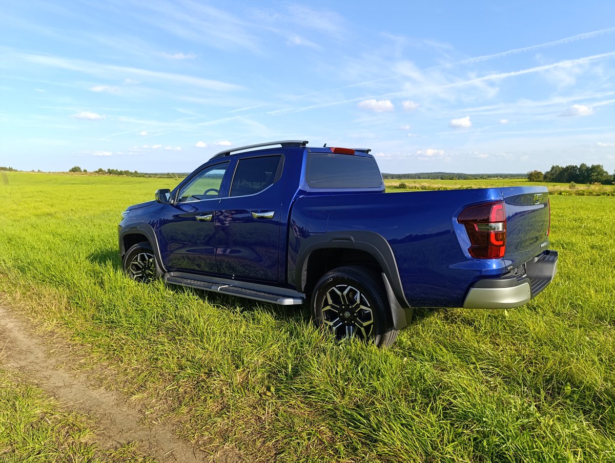 sobakaFD's tweet photo. Today, Wolf @WolfForest91 and I bought a new truck. It's a Chinese car, Changan Hanter, 2.0 L. Turbo, 226 hp, 390 Nm, 8-speed automatic ZF, 4x4 AWD Borg Worner, rear axle lock. This is our first truck. 🎉🎉🎉 https://t.co/LYXAKsyw42