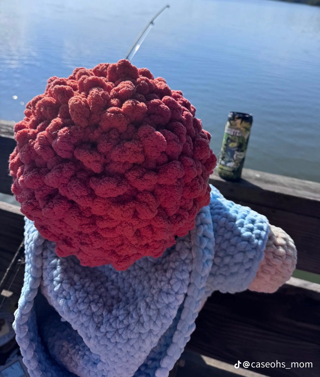 CaseOh’s mom shares more pictures of Jumbo Case and Pepper, this time fishing but unfortunately it looks like they couldn’t get any to bite ☹️ 🎣 😂
