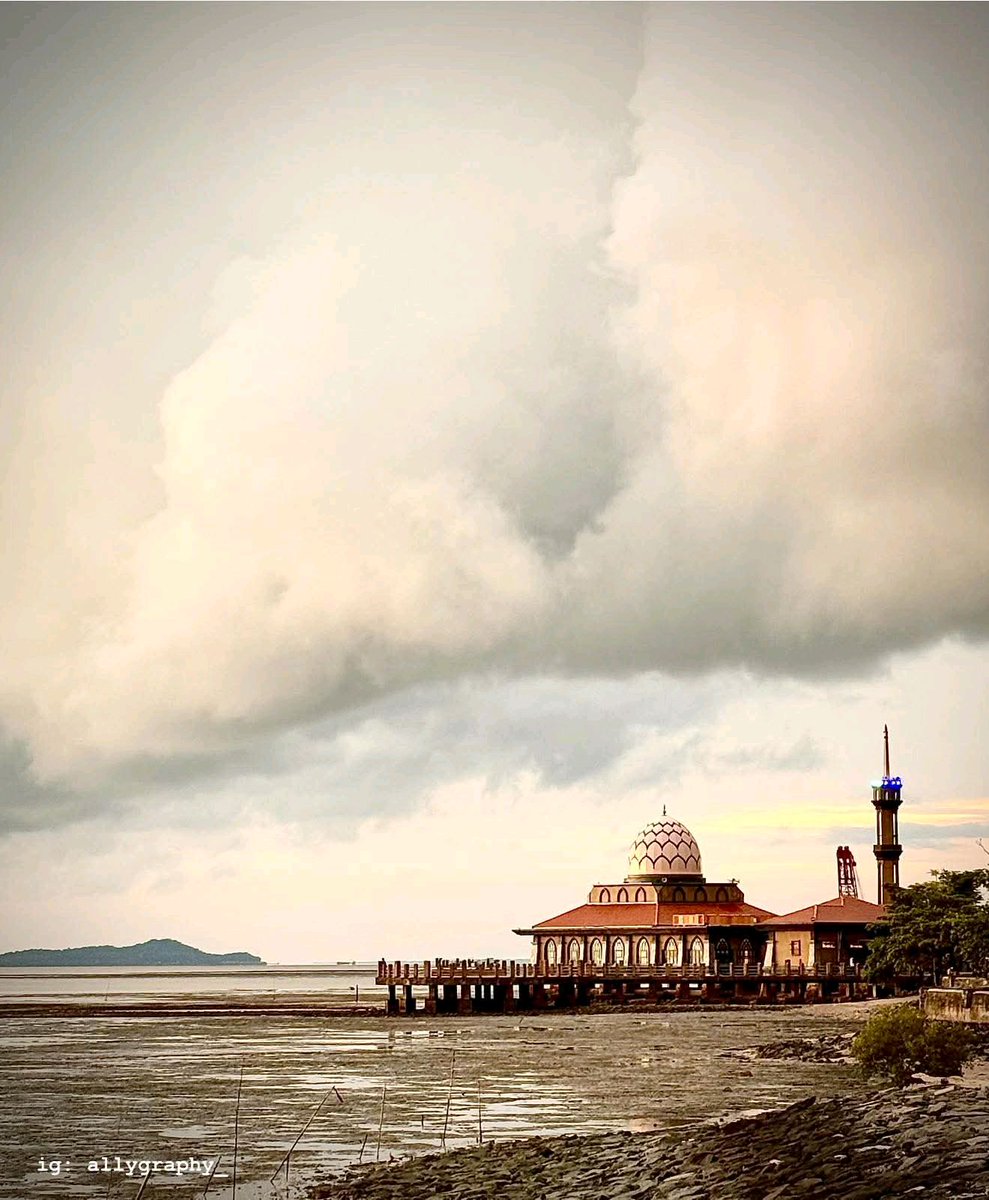 SALAM PERLIS

16 Ogos 2025 | 22 Safar 1447H

Selamat Pagi | Masjid Al-Hussain Kuala Perlis, Perlis

Kredit 📸 : Alina Ally

#PerlisPermai #SelamatPagi #SalamPerlis #VisitPerlis #TahunMelawatPerlis #TMP20242025 #Perlis💛💙 #Malaysia🇲🇾