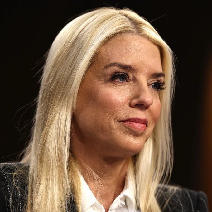 RedEagleUpdates's tweet photo. 🚨 BREAKING: Pam Bondi &amp; Kristi Noem say they will prosecute everyone involved in leaking the ICE raid plans, calling it a serious threat to national security.

Do you support this?

YES or NO? https://t.co/chP4oaTKAg