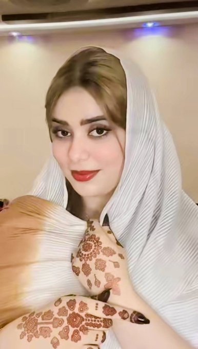 فكم من قريب غريب  وكم من بعيد يسكن الروح  هي لغة الأرواح
