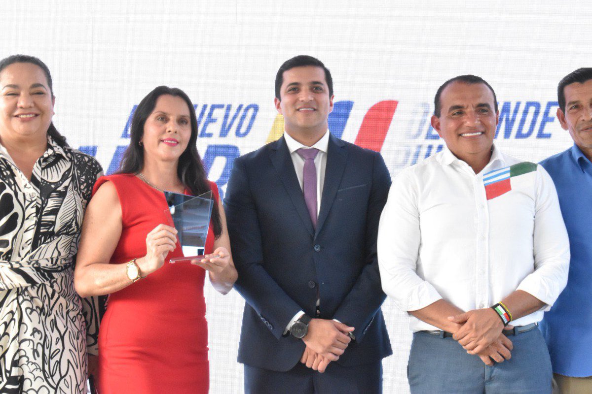 🏅 Portoviejo fue escenario de la premiación de la 1ra convocatoria del programa MIB, presidida por 
el ministro (e) <a href="/Ivan_Giler_I/">Ivan Giler Intriago</a>, el alcalde de <a href="/GADPORTOVIEJO/">Municipio Portoviejo</a>, <a href="/Javier_PincayS/">Javier Pincay</a>, la gobernadora <a href="/AuroraValle/">Aurora Valle</a>, en el que el ganador fue el barrio Las Orquídeas.
