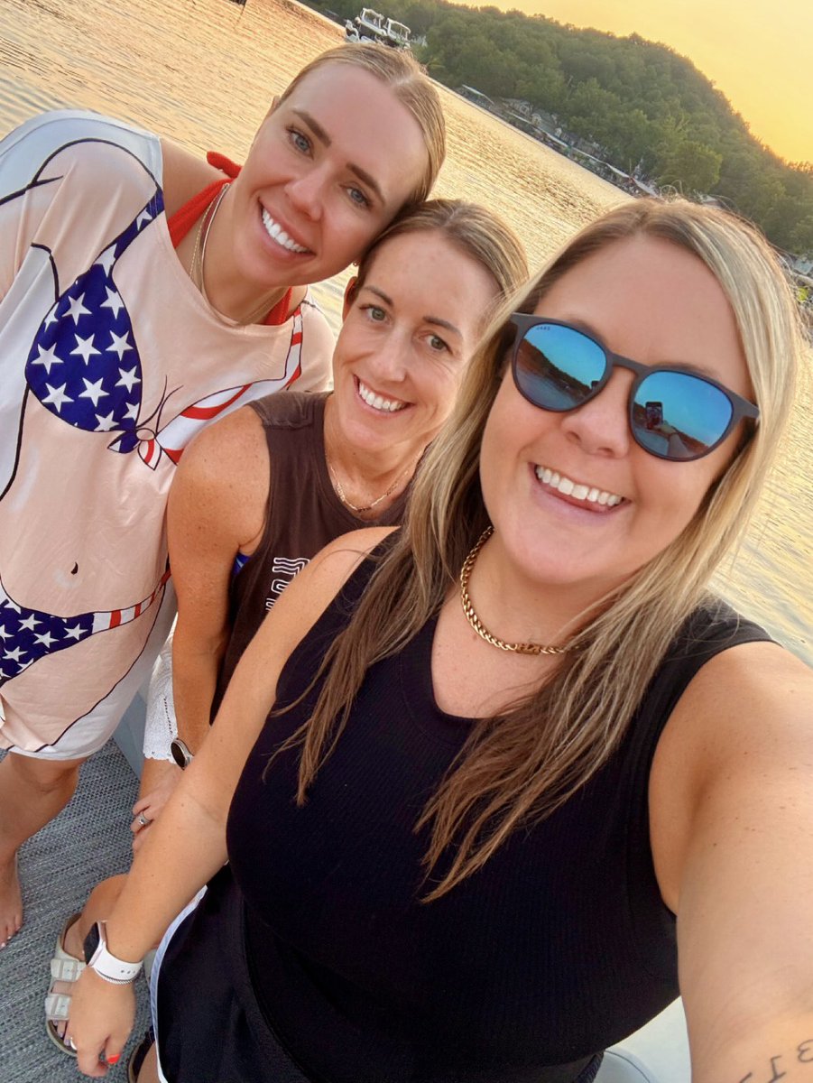 Golden hour with the best! 🌅