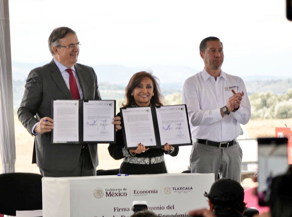 Felicidades #Tlaxcala!! Felicidades gobernadora <a href="/LorenaCuellar/">Lorena Cuéllar</a> <a href="/JavierMarCal/">Javier Marroquín Calderón</a>, su persistencia y talento consolidan el desarrollo económico del estado mediante el Polo de Desarrollo para el Bienestar #Huamantla.

Como reiteró el secretario <a href="/m_ebrard/">Marcelo Ebrard C.</a>, contarán con todo el apoyo del