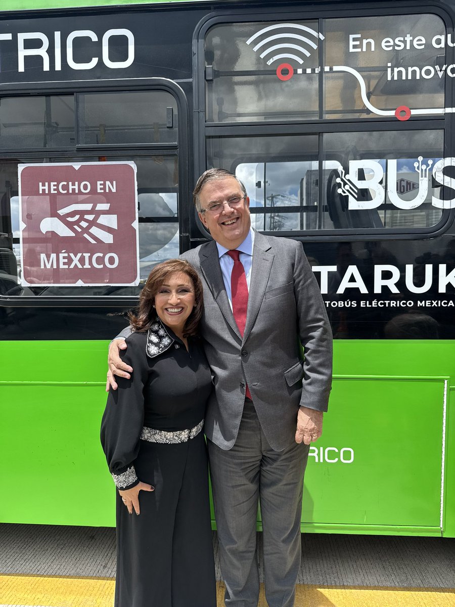 Me llena de orgullo compartirles una gran noticia para Tlaxcala.
Hoy recibimos al secretario de Economía, <a href="/m_ebrard/">Marcelo Ebrard C.</a> , para firmar el Convenio del Polo de Desarrollo Económico para el Bienestar, un paso clave dentro del Plan México de nuestra presidenta <a href="/Claudiashein/">Claudia Sheinbaum Pardo</a> 

Este