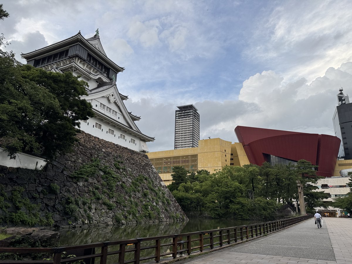 世田谷パブリックシアター】『みんな鳥になって』公式