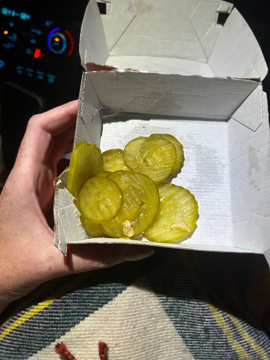donna_centrella's tweet photo. Guess my deluxe sandwich with no pickles was too hard. Honestly feels kinda personal #chickfila @ChickFil https://t.co/dpopZvMsnN