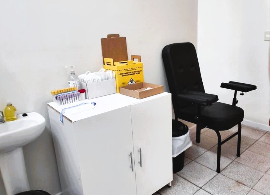 Hospital Distrital de Areguá, dependiente de la XI Región Sanitaria - Central, ha recibido importantes mejoras en su infraestructura y equipamiento a través de una inversión conjunta entre el Consejo local de salud y el Ministerio de Salud Pública.

Entre las mejoras se incluye