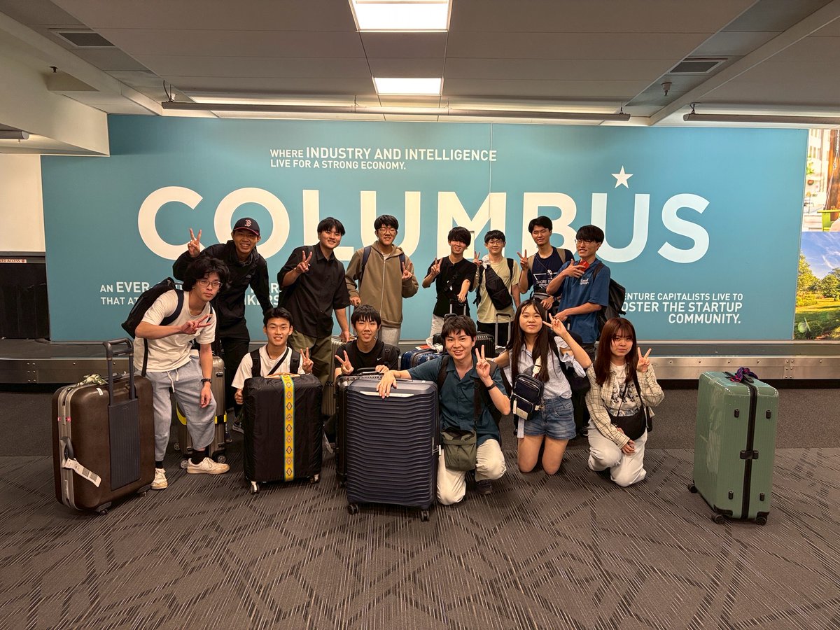 yui_tsukuba's tweet photo. まずは、先日無事に現地に到着した様子です。 空港で現地の方に取っていただきました！ これから約1ヶ月頑張っていきます！ #宇宙開発工学演習2025 https://t.co/W9R1HZHNnr