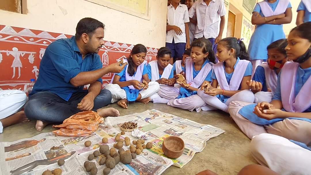 talktosubhransu's tweet photo. Seed balls are important because it is the easiest way to plant native plants, flowers and grasses.
Lets work for a #greenerplanet 🌱🌍
#SubhransuSatpathy #seedball #greenerplanet #TheyReallyNeedUs #waterforbirds #birdman #Odisha https://t.co/OnnUIZPnrN