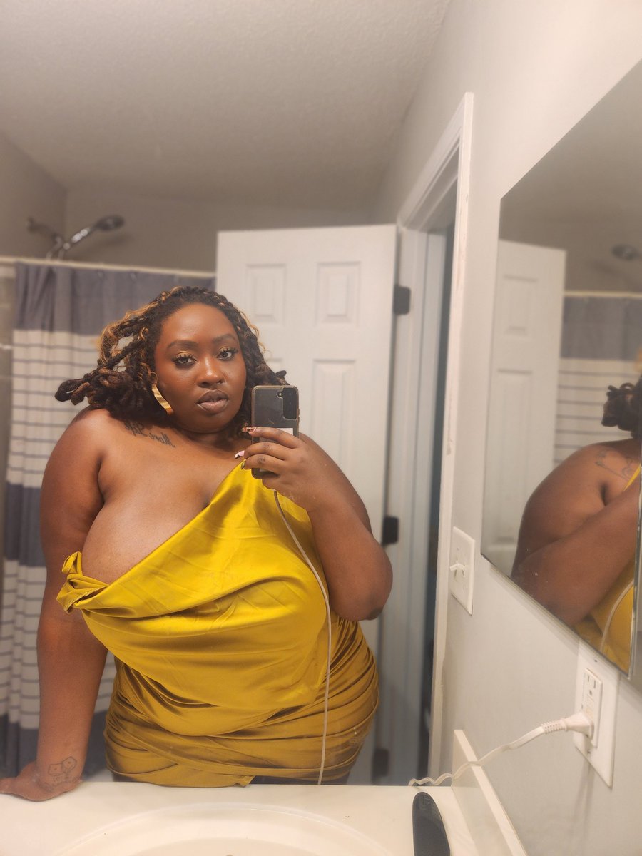 sydsimmaaa's tweet photo. Lemon drop got me feeling sexy ✨️ https://t.co/dlZG09FkXa