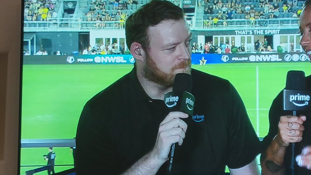 puckstopper's tweet photo. Somebody get that man a towel! @MikeWattsOnAir #bestbroadcasterinthebiz, #skippinthehotsaucetoday https://t.co/n7lf9FI5qE