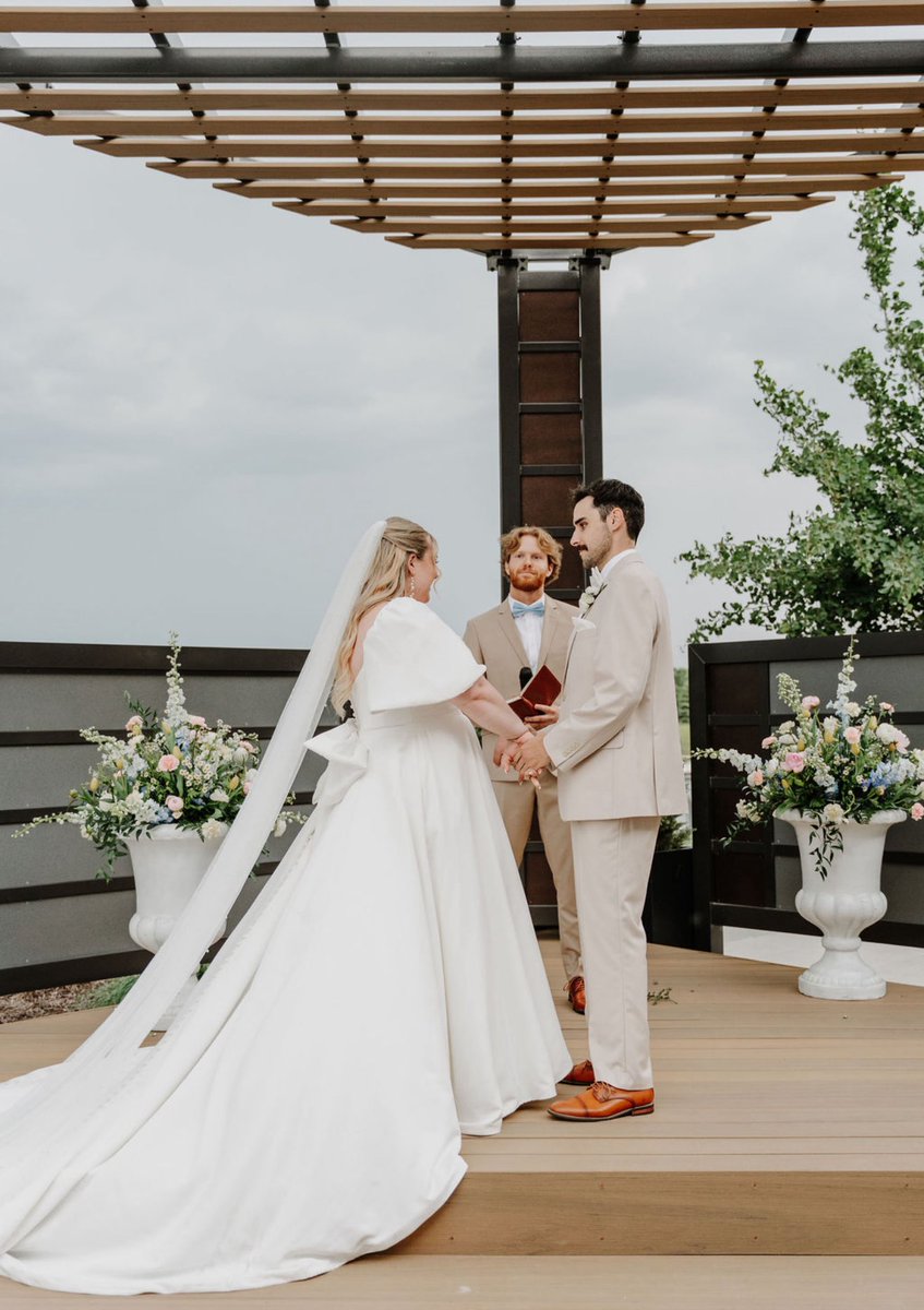 scurtomom's tweet photo. Most beautiful wedding I’ve been too.  My heart is full! https://t.co/x7LY1KGJKc