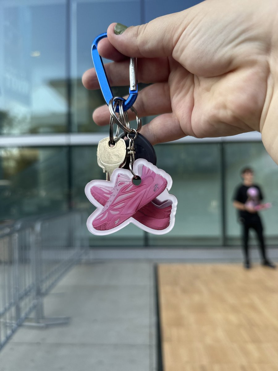 grizzleebear14's tweet image. In this house we support Angel Reese 😎
#ReesesPieces @Reese10Angel #Skytown