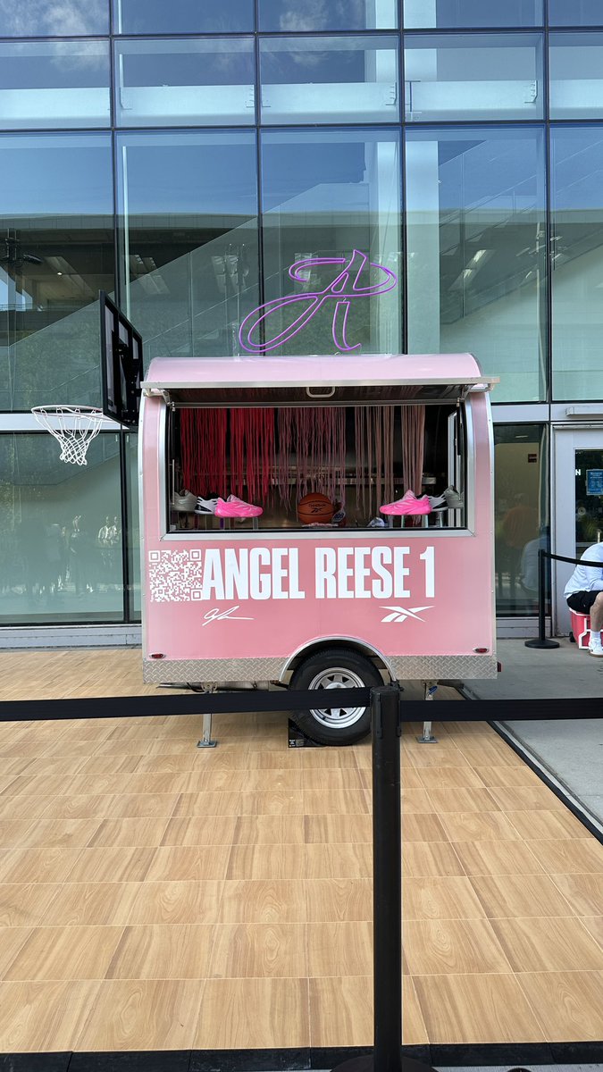 grizzleebear14's tweet image. In this house we support Angel Reese 😎
#ReesesPieces @Reese10Angel #Skytown